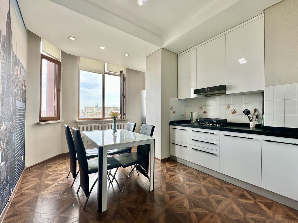 2 комнаты, 75 м², Элитка, 8 этаж, Евроремонт - фото 1