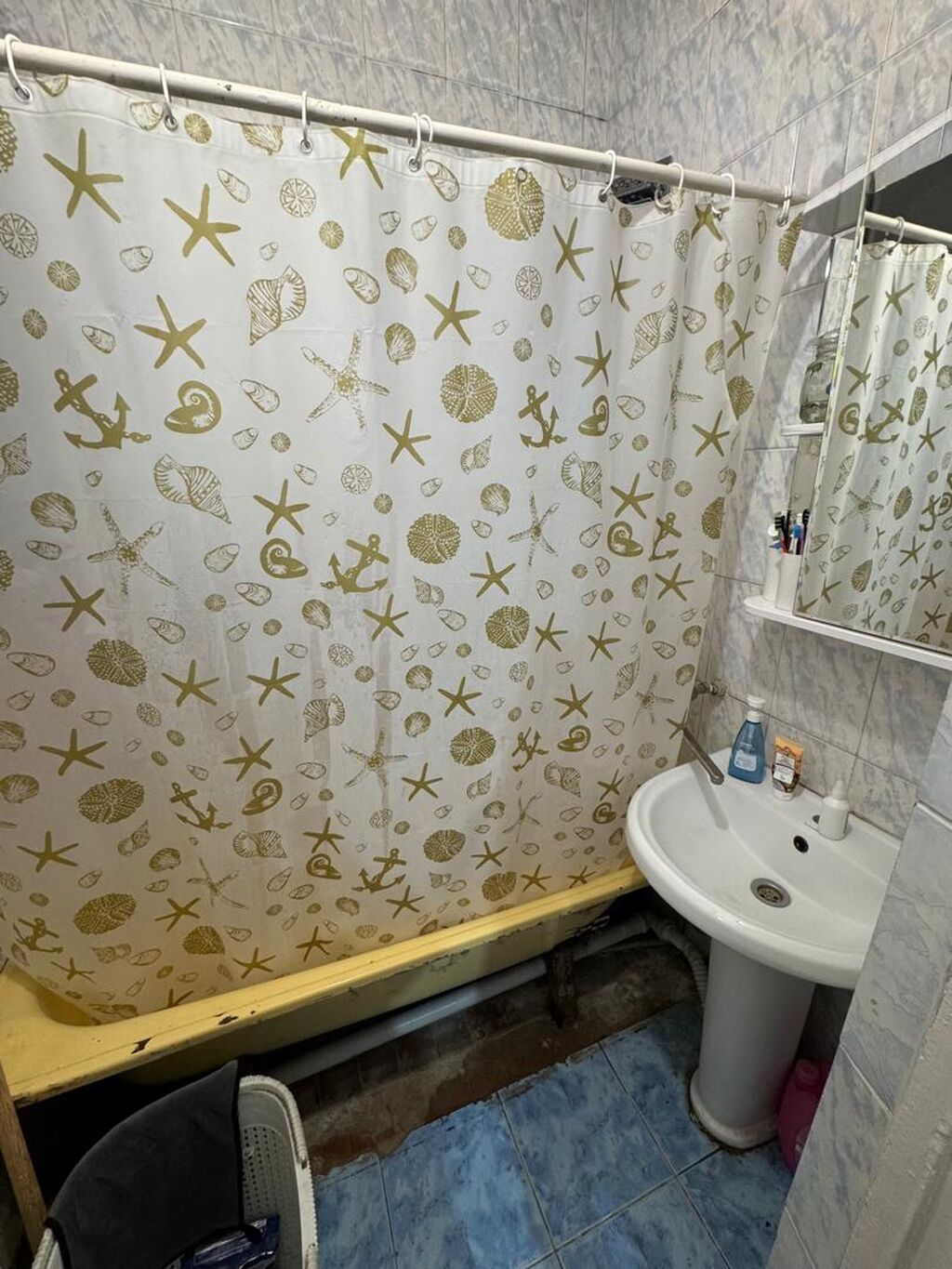 3 комнаты, 65 м², Индивидуалка, 1 этаж, Старый ремонт - фото 1