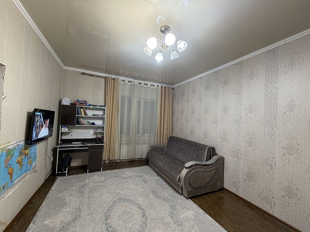 1 комната, 43 м², Индивидуалка, 2 этаж, Старый ремонт - фото 1