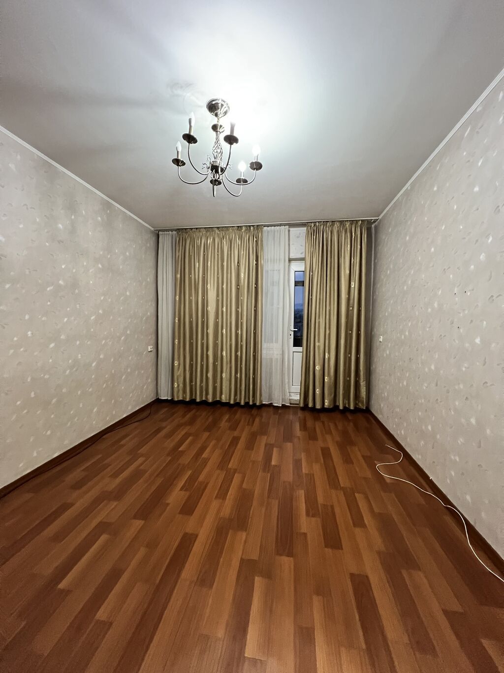 3 комнаты, 62 м², 105 серия, 4 этаж, Старый ремонт - фото 1