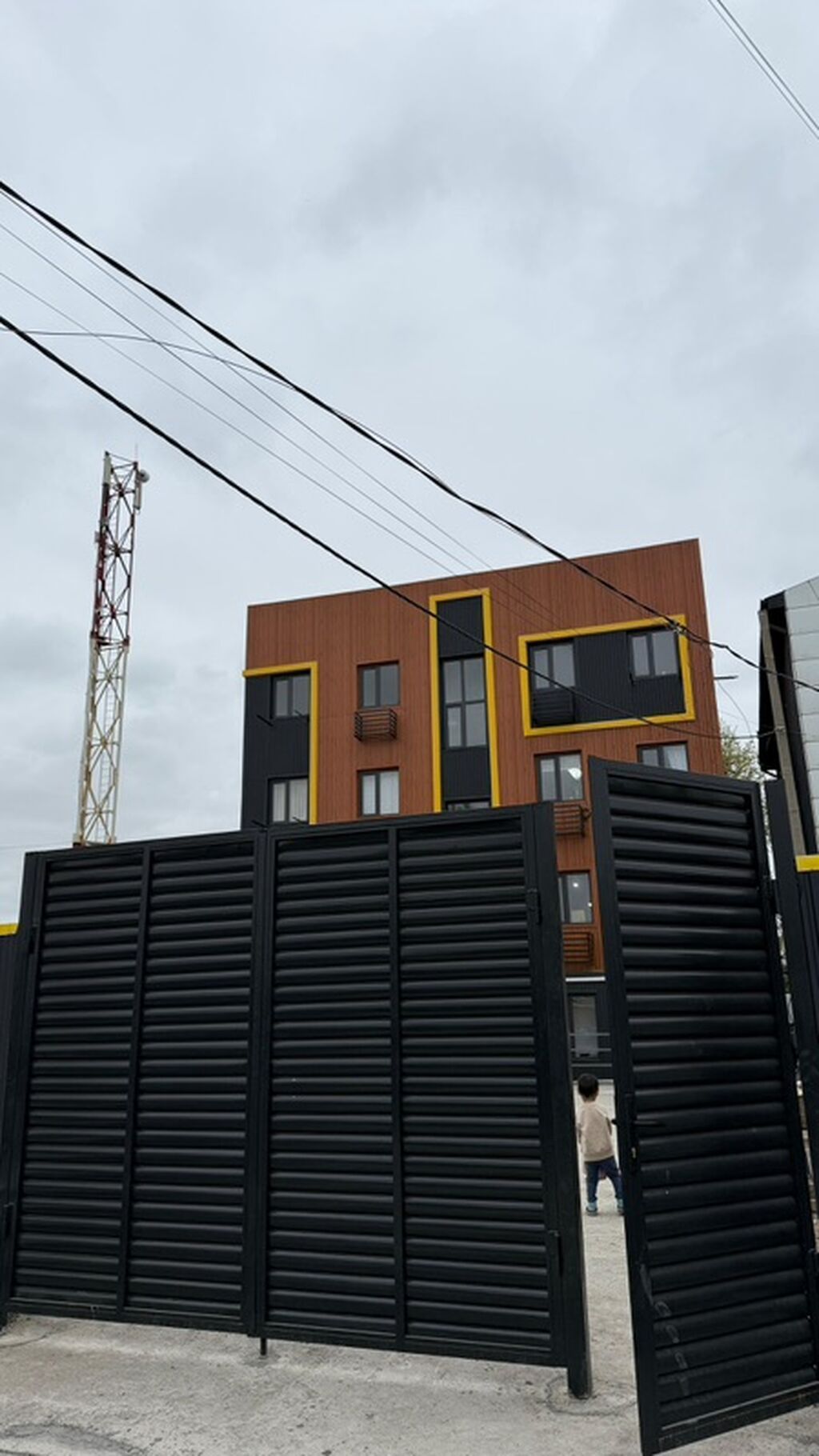 3 комнаты, 42 м², 3 этаж, Дизайнерский ремонт - фото 1