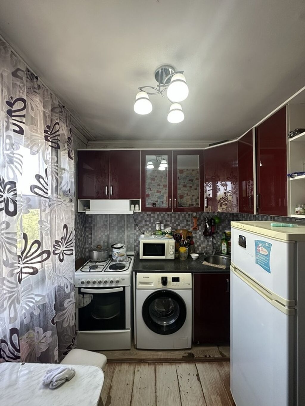 3 комнаты, 38 м², 104 серия, 4 этаж, Косметический ремонт - фото 1