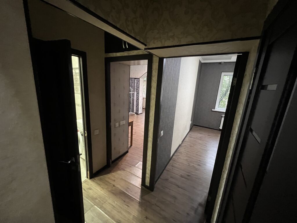 3 комнаты, 61 м², 105 серия, 2 этаж, Евроремонт - фото 1