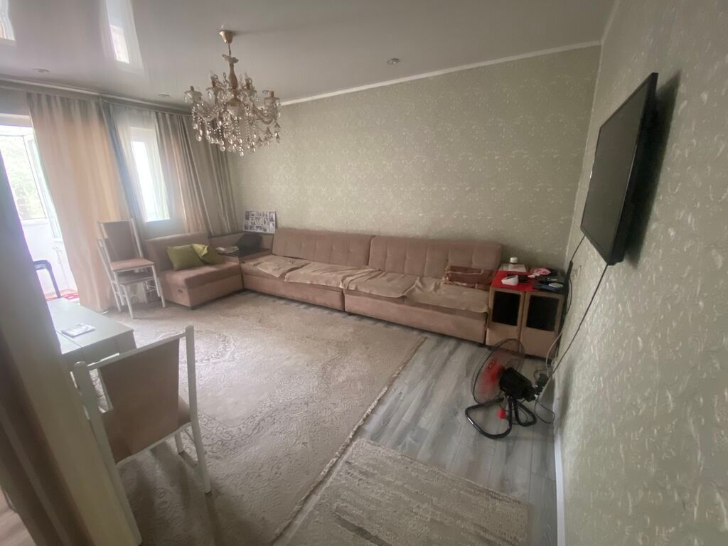 3 комнаты, 70 м², 105 серия, 2 этаж, Косметический ремонт - фото 1