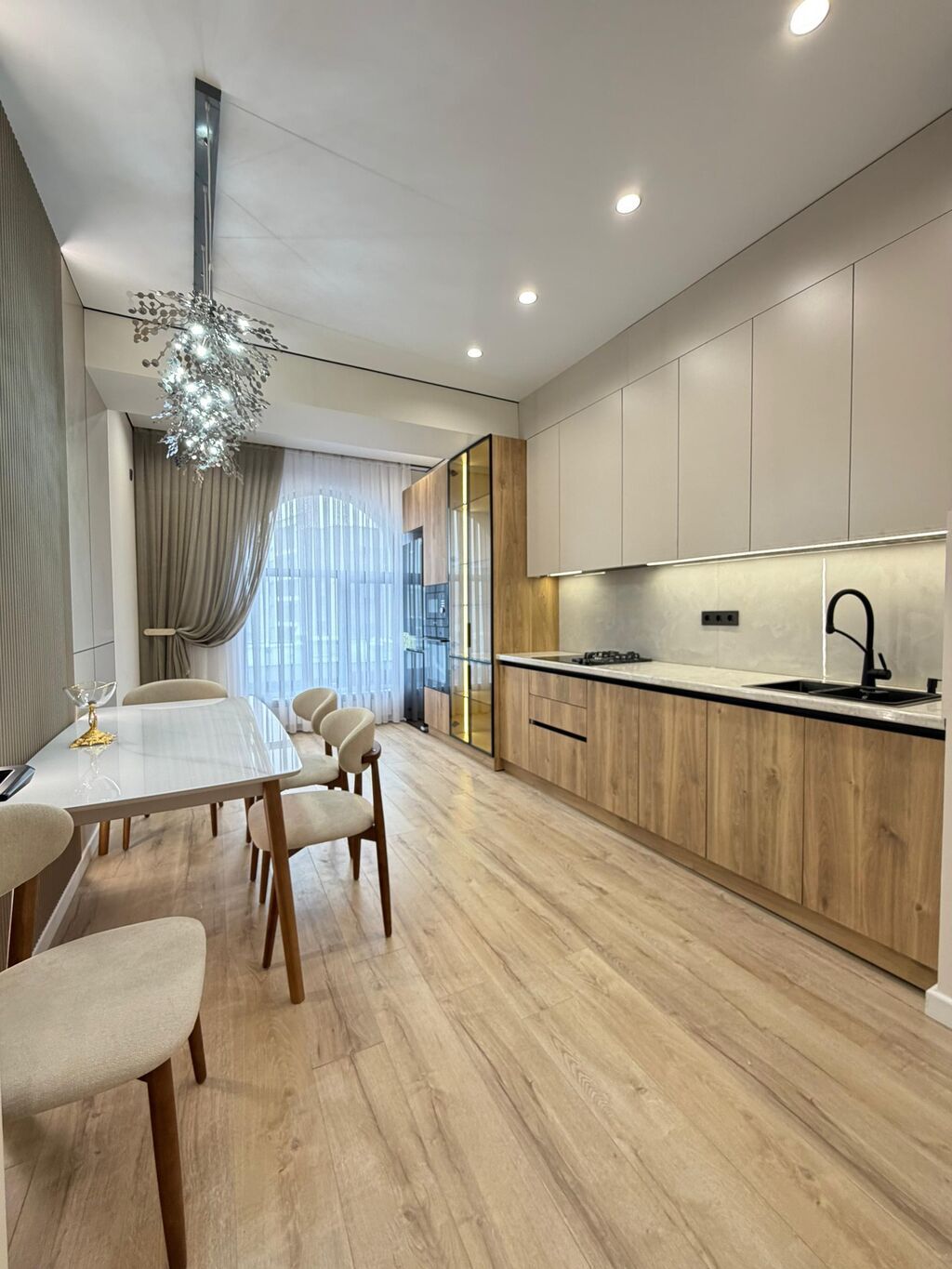 2 комнаты, 77 м², Элитка, 12 этаж, Дизайнерский ремонт - фото 1