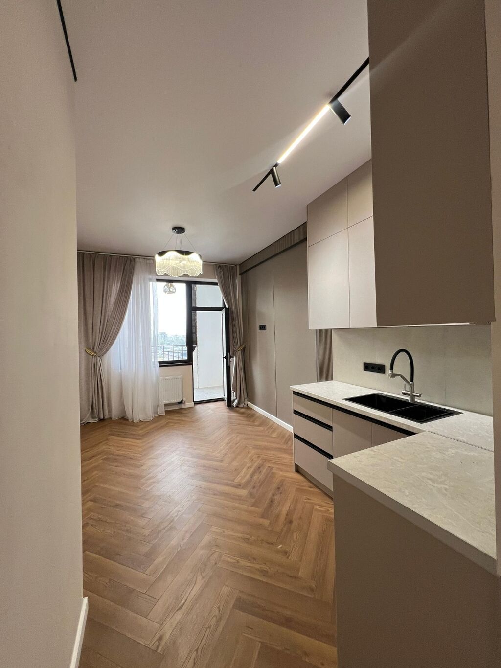 2 комнаты, 59 м², 13 этаж, Дизайнерский ремонт - фото 1