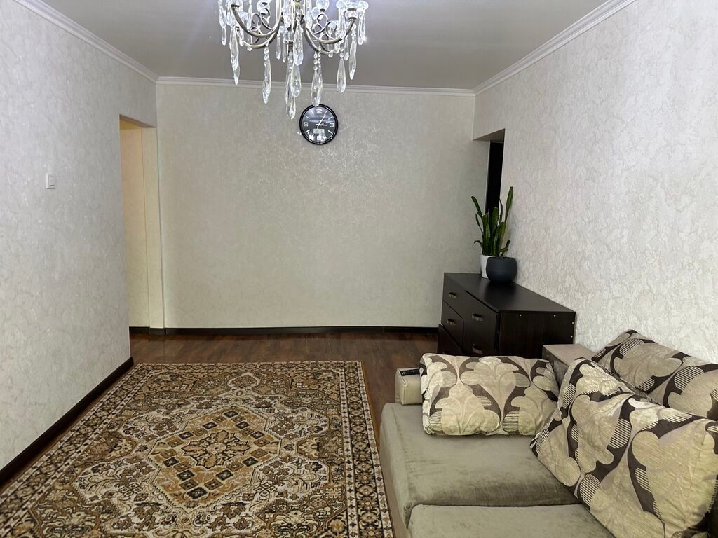3 комнаты, 58 м², 104 серия, 1 этаж, Косметический ремонт - фото 1