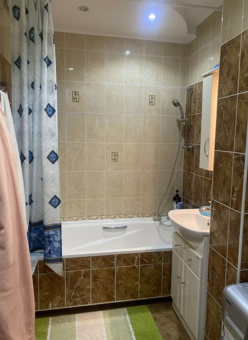 3 комнаты, 80 м², 106 серия, 8 этаж, Косметический ремонт - фото 1
