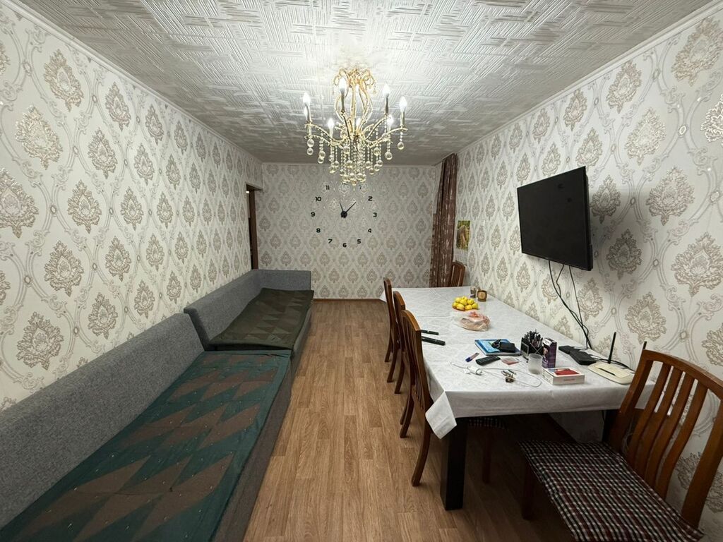 3 комнаты, 65 м², 104 серия, 4 этаж, Косметический ремонт - фото 1