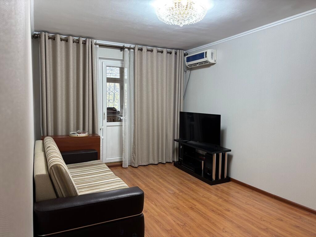 3 комнаты, 58 м², 104 серия, 1 этаж, Косметический ремонт - фото 1