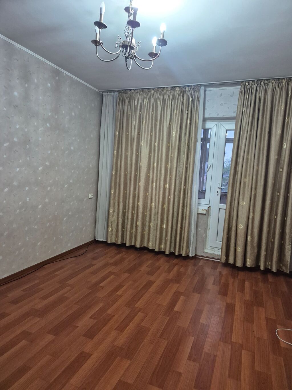 3 комнаты, 62 м², 105 серия, 4 этаж, Старый ремонт - фото 1