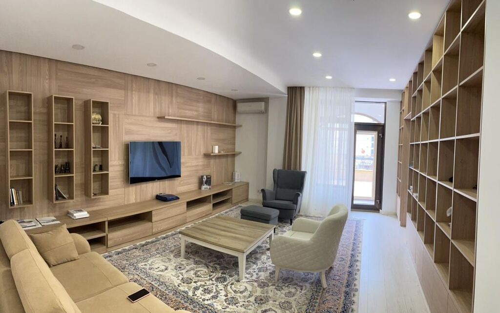 3 комнаты, 136 м², Элитка, 4 этаж, Дизайнерский ремонт - фото 1